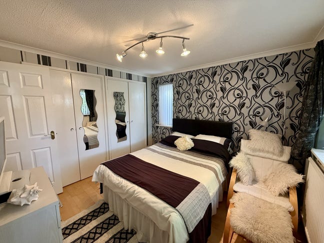 En-Suite Room Available Now Main Photo