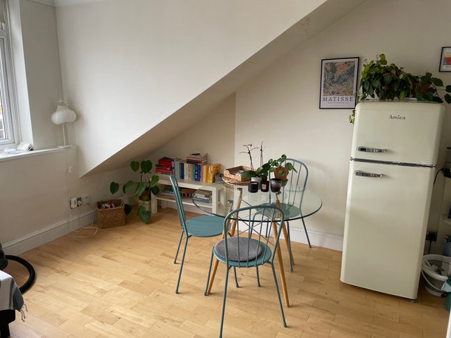 Room in cozy and bright apartment in Hampstead Main Photo