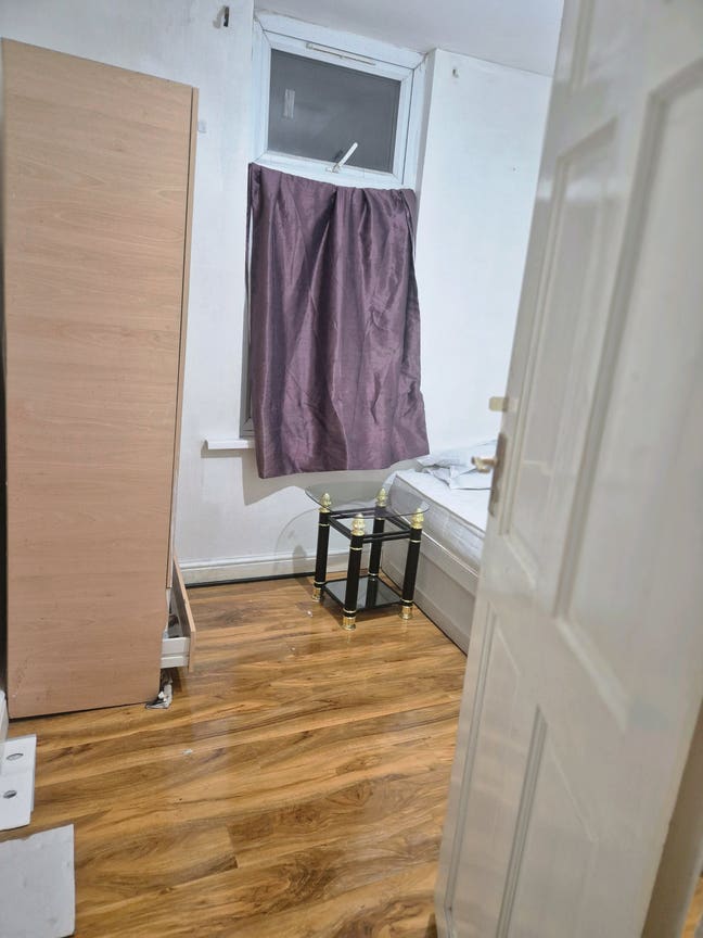 Room for couples or 2 females Main Photo
