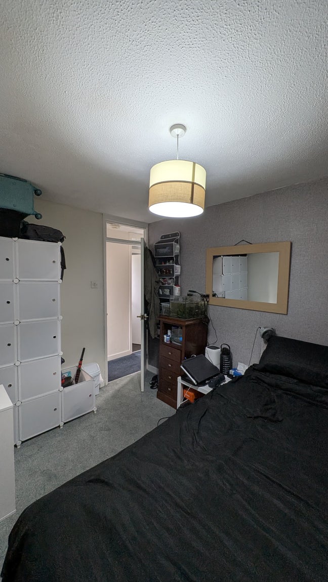 1 double bedroom with semi furnished to let Main Photo