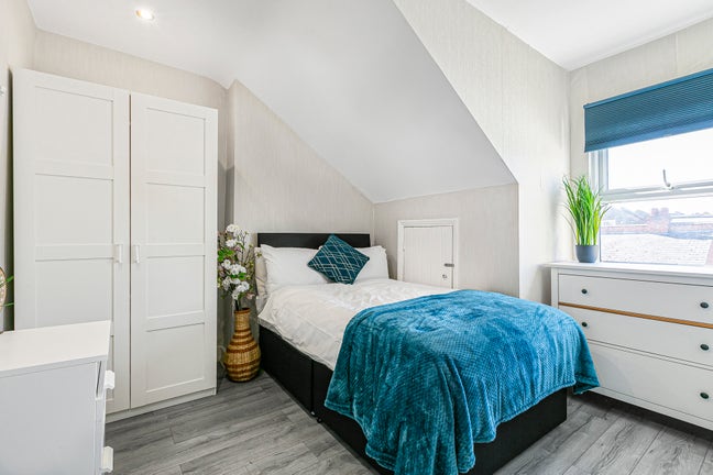 Clean Bright Bedrooms in New Malden Town Centre Main Photo