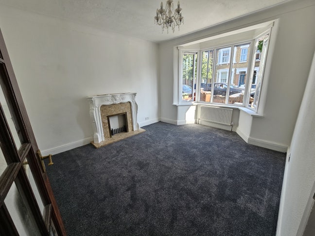🏡 4-Bedroom House for Rent – E17 Walthamstow Main Photo