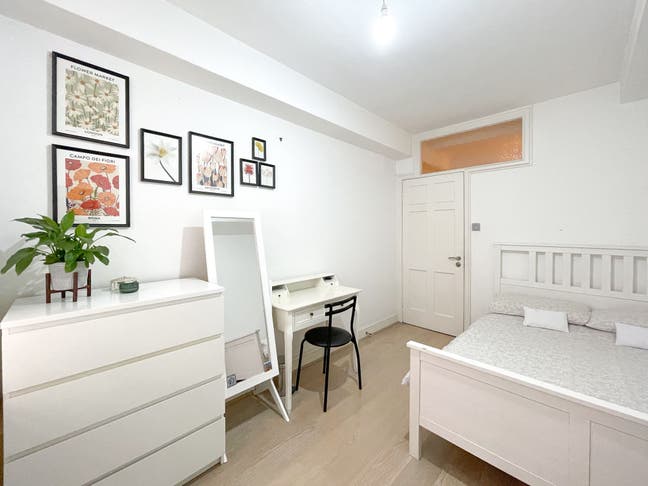 ✨ Bright Double Room in Queensway, Modern Flat  Main Photo