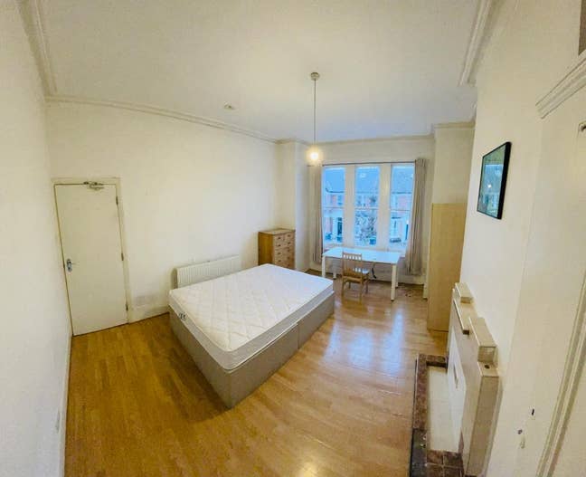 Nice Room In Split Level Flat - Turnpike Lane Main Photo