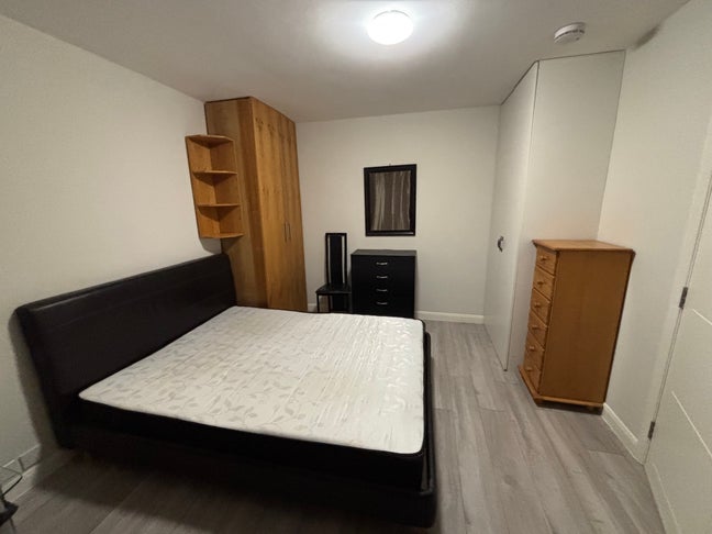 Double bedroom is for rent Main Photo