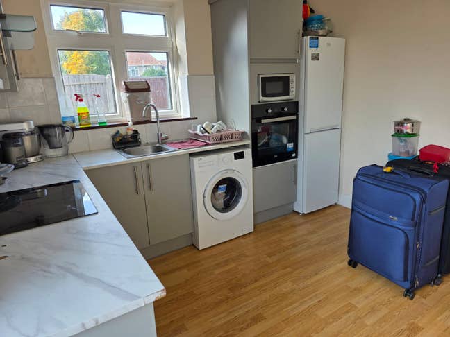 1 Bed / Studio Separate Kitchen Garden Parking HA3 Main Photo