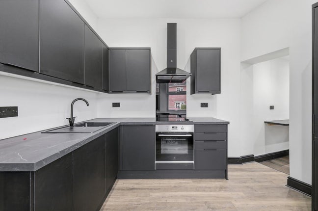 Newly renovated 6 bedroom HMO Main Photo