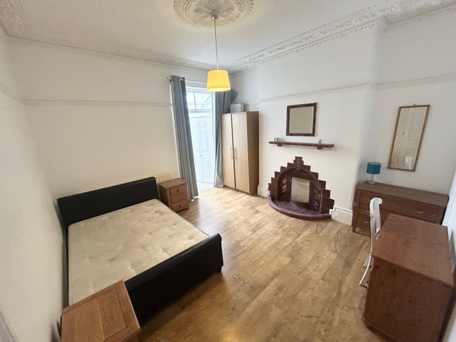 Big Modern Double Room  £520 inc Bills Main Photo