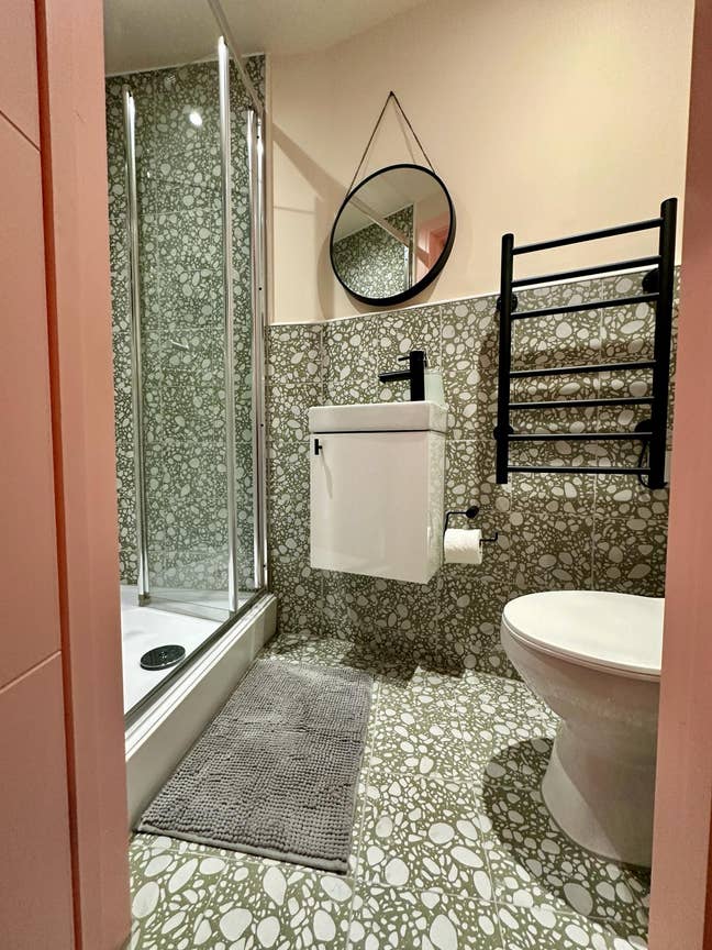 Modern Ensuite Bedsit – All Bills Included –  Main Photo