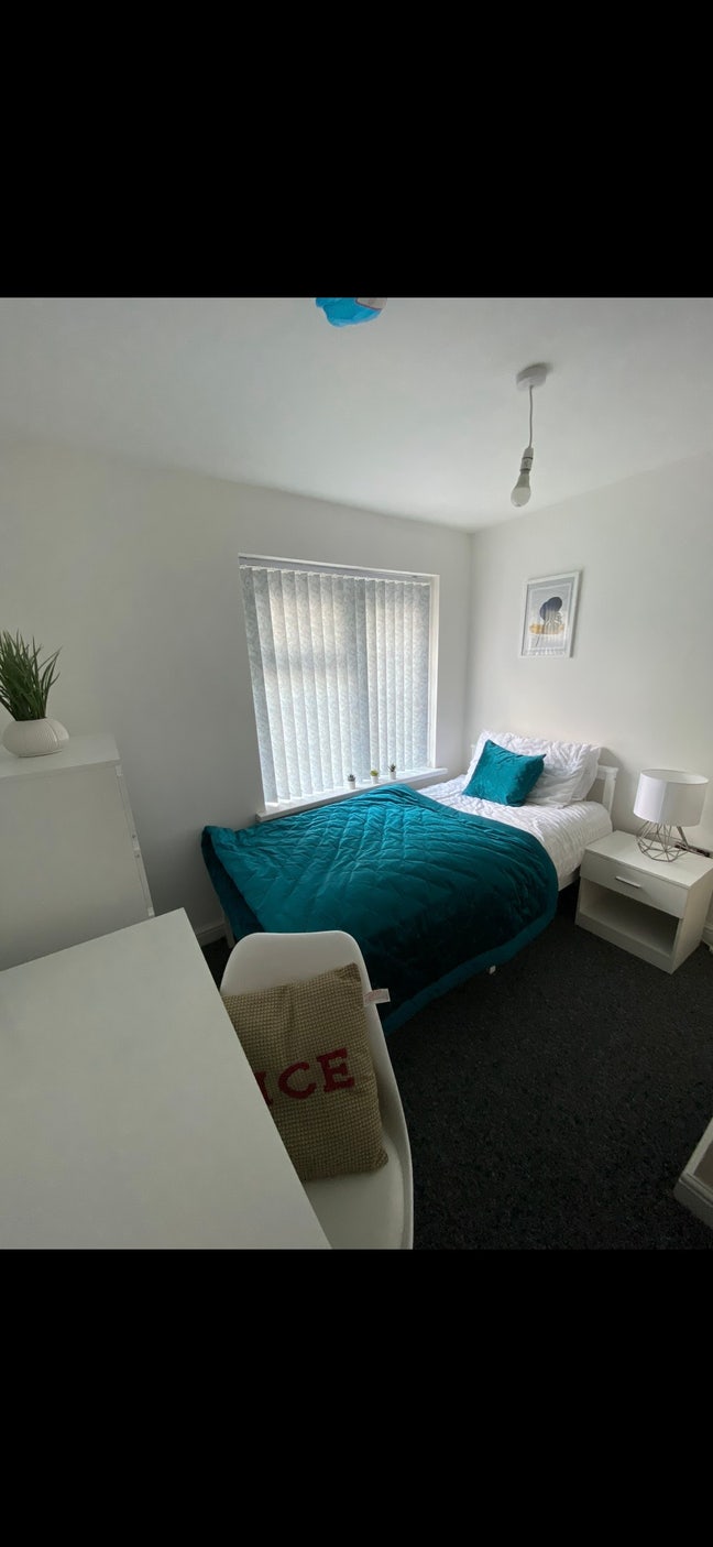 Single room available £600 Main Photo