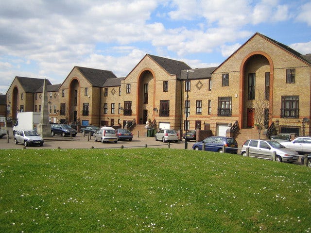 Double Rooms with Parking | Beckton E6 | Near DLR Main Photo