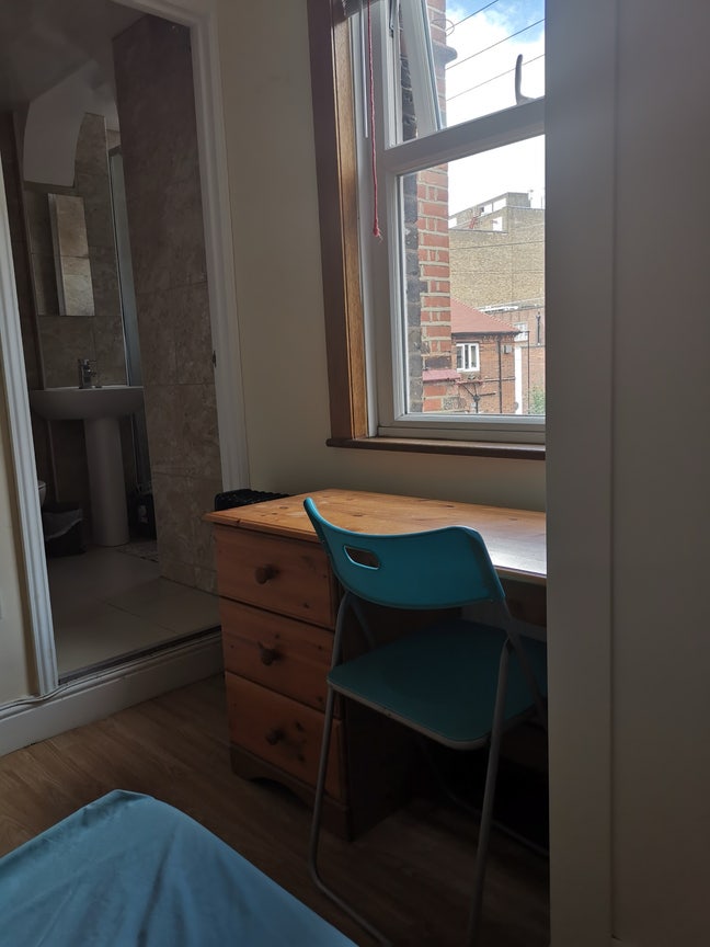 Turnpike lane station 5-7 minutes En-suite Rent Main Photo