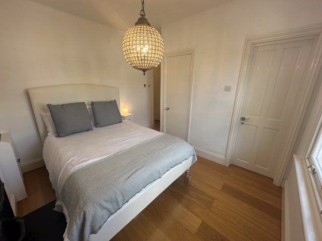1 bed flat with shared kitchen Main Photo