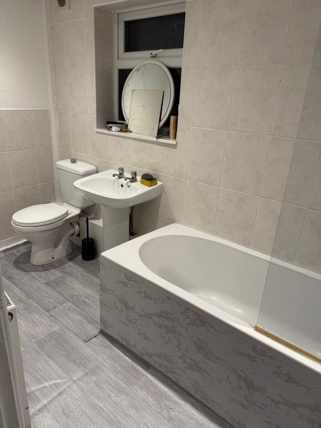 Double room available in Widnes Town centre  Main Photo