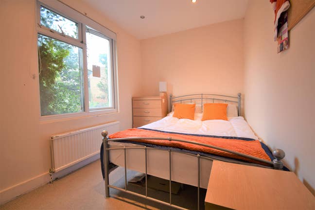 2 Rooms in a 3 Bed Flat Bills Included Main Photo