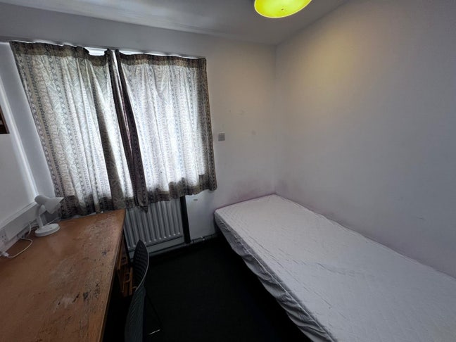 En suite room available in peter Taylor Main Photo