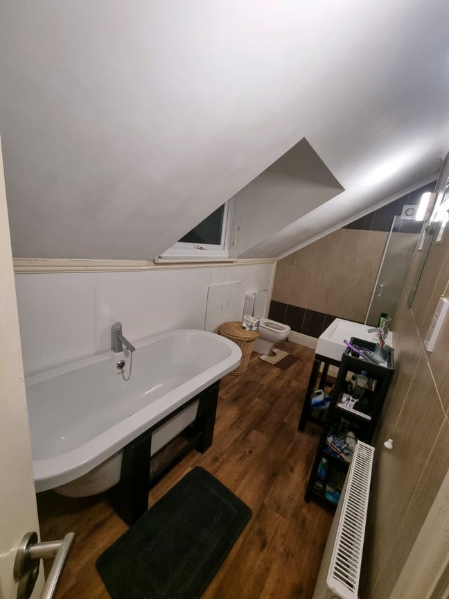Looking for flatmate.  Main Photo