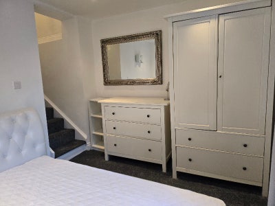 Double Room available in a 2 bed flat  Main Photo