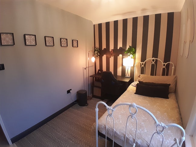  Bright, Calm & Cozy Home in Epsom KT18 Main Photo