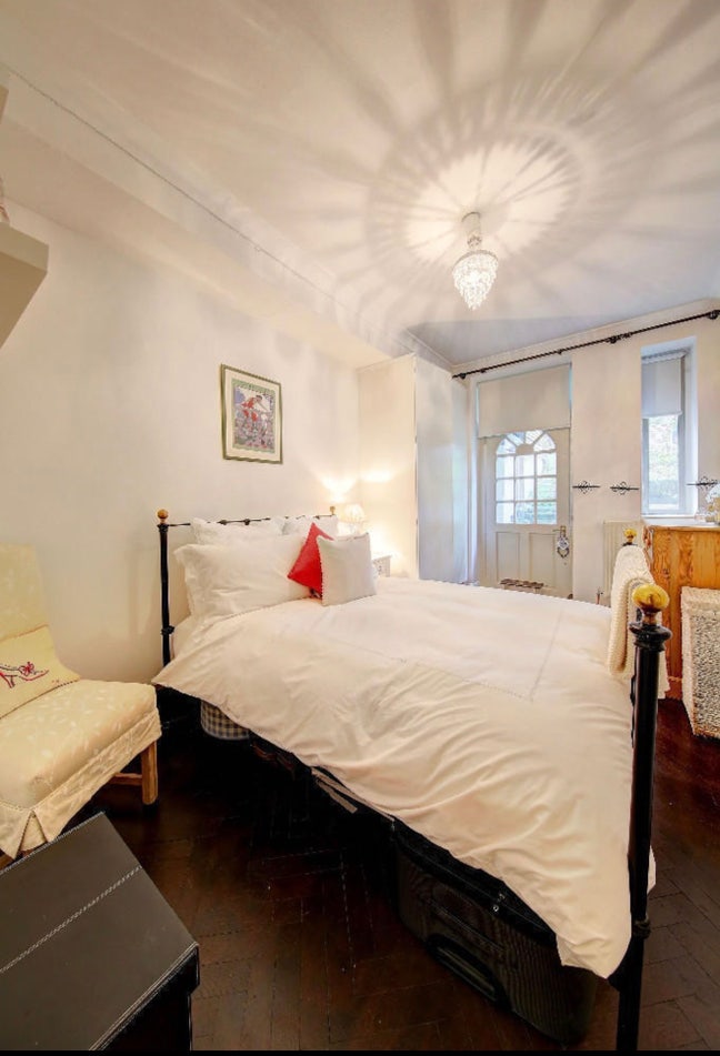 Large double room available to let Main Photo