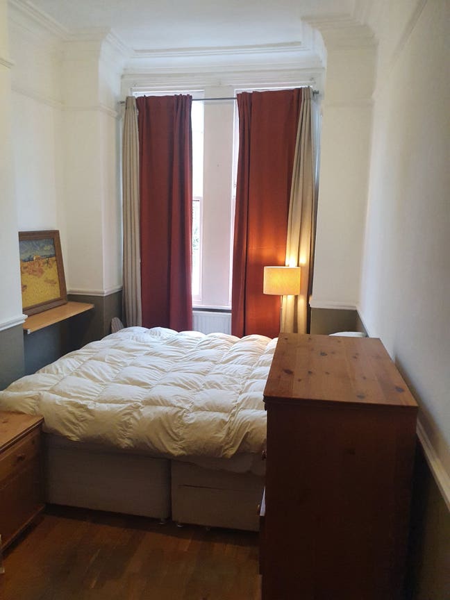 Bright, cosy, great location, low deposit Main Photo