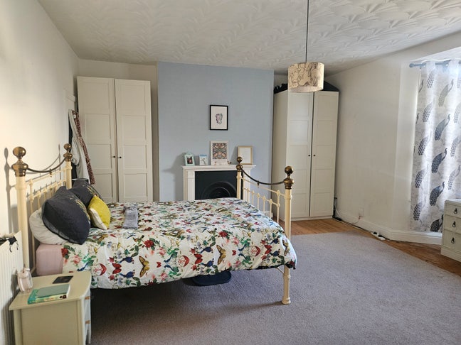 Large king size room in lovely maisonette  Main Photo