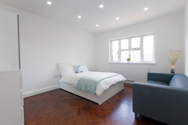 First Week Free* 2 Huge rooms 5 mins London Bridge Main Photo