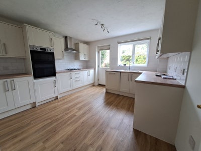 Spacious 4-Bed House, BS34 – Ideal for 4 Adults Main Photo