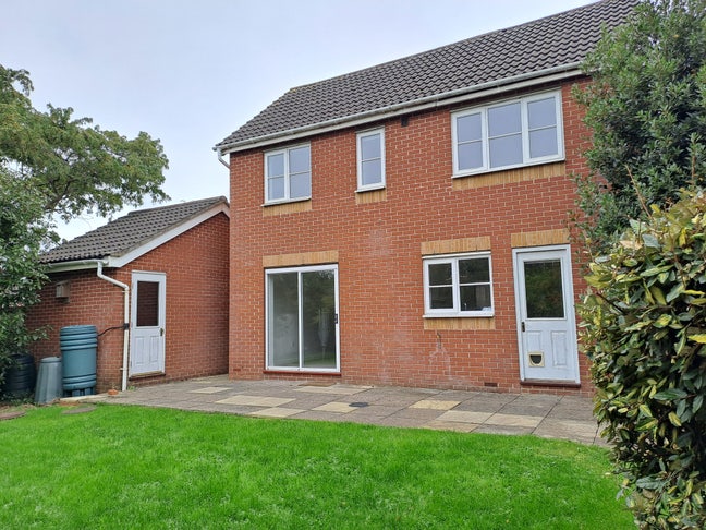 Spacious 4-Bed House, BS34 – Ideal for 4 Adults Main Photo