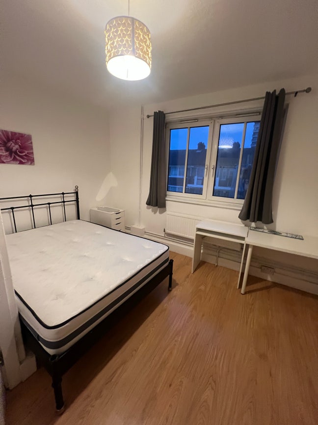 4 double rooms near Tower bridge! (78Arnold) Main Photo