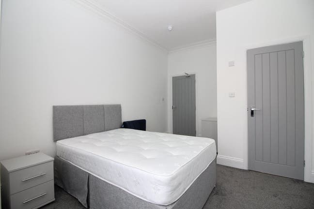 5 En-suite Rooms No Depsosit Bills Included Main Photo