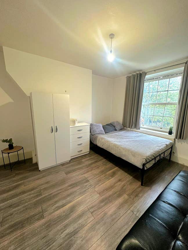 Bow/Victoria Park *Double Room Deal* Main Photo