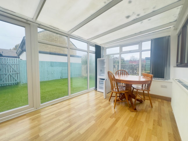 Double bedrooms available - modern house  Main Photo