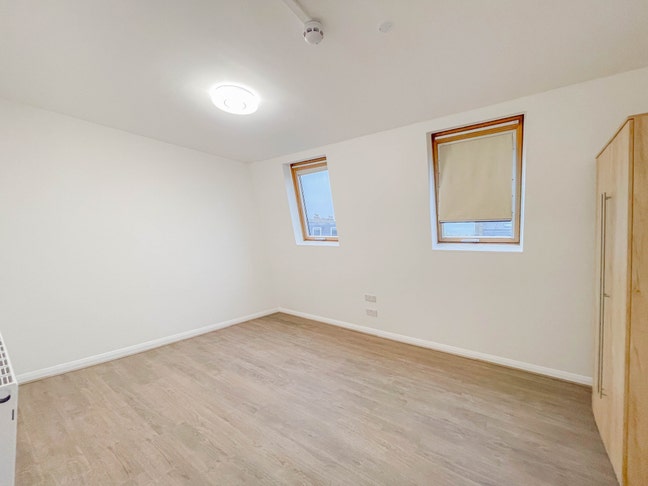 A beautiful top floor room to rent in NW5 Main Photo