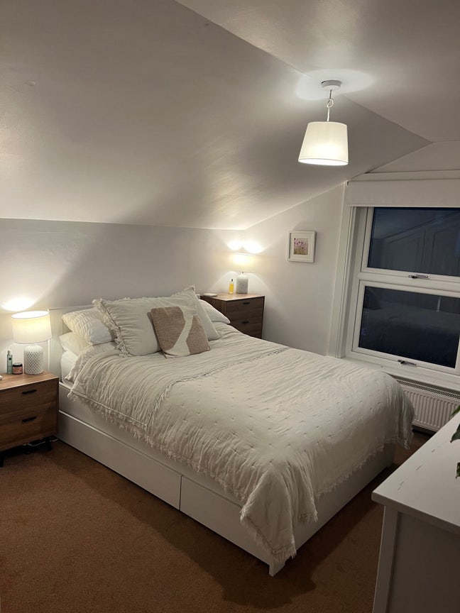 Double room with bathroom occupying top floor Main Photo