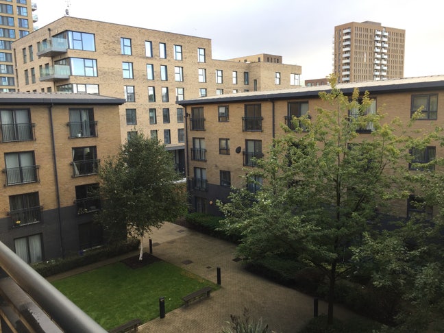 Room in a two bedroom flat with private bathroom Main Photo