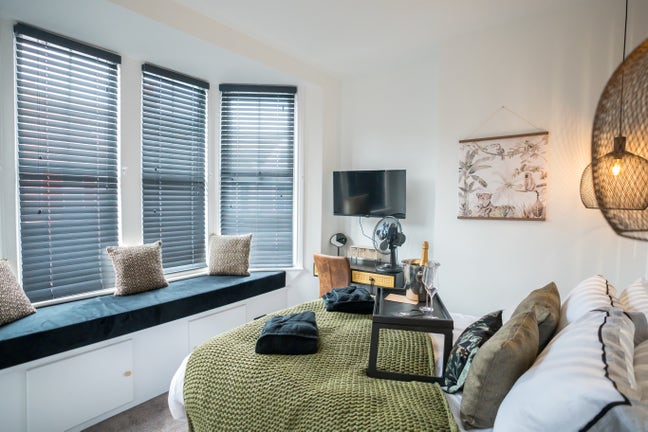 Live Smart. Live Stylish. All Bills Included. Main Photo