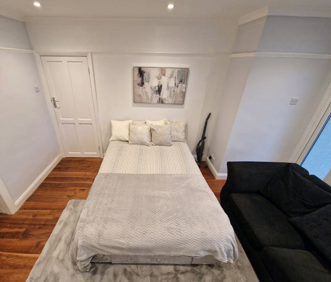 Room for rent in Bromley  Main Photo