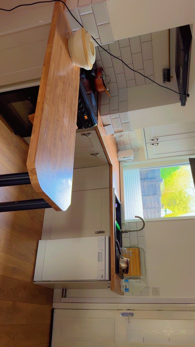 1 double bedroom is available in 2 bedroom house  Main Photo