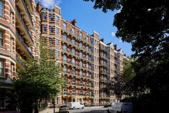 Self-Contained Studio Available in Westminster Main Photo