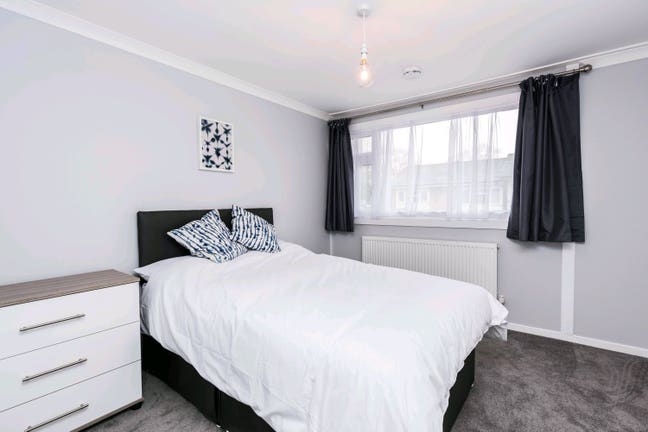 Spacious Double Bedroom inc. all bills Main Photo
