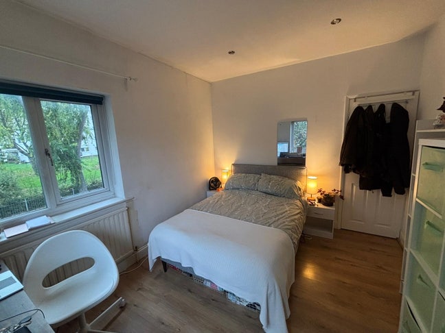 Bright Double Room in Bermondsey House Share Main Photo