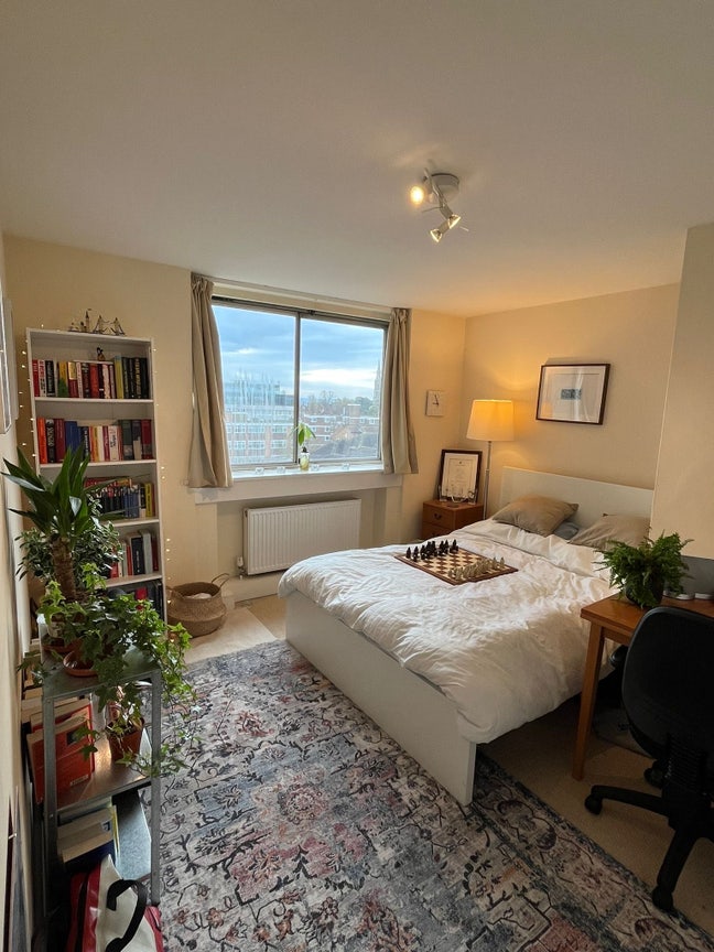 Double Room in 2-Bed Flat Putney -£1,100pcm Main Photo