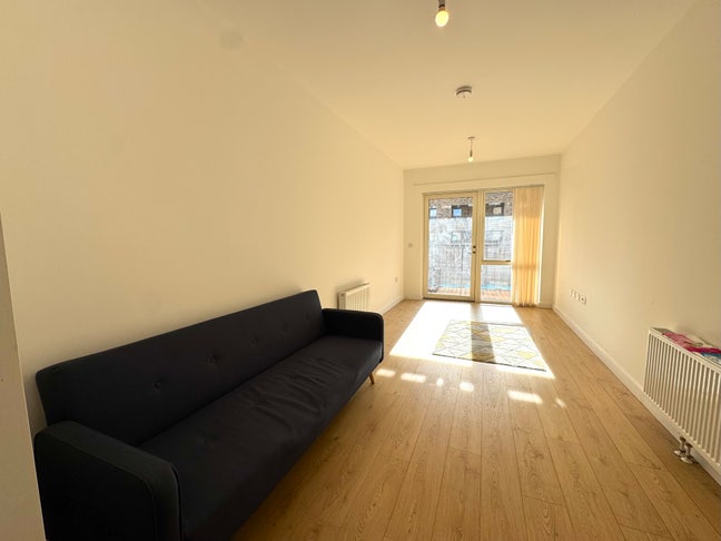 Morden one bed apartment in Barking Main Photo