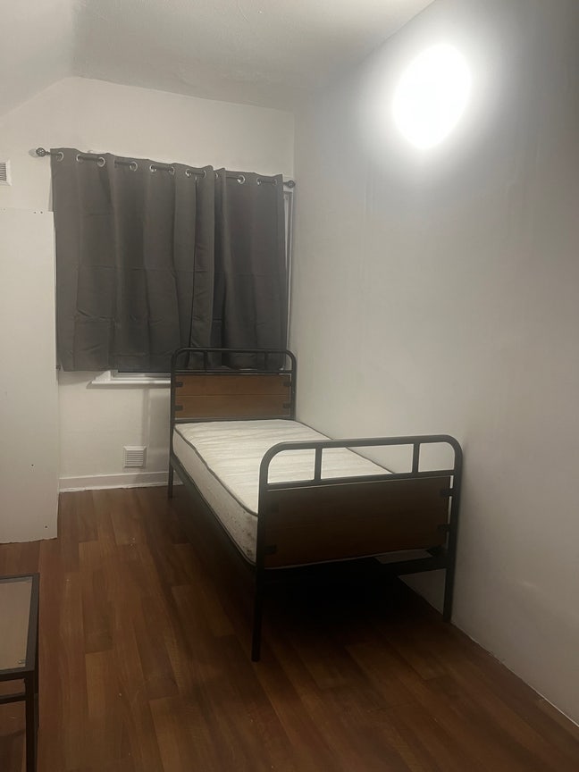 Spacious single bedroom in coulsdon Main Photo