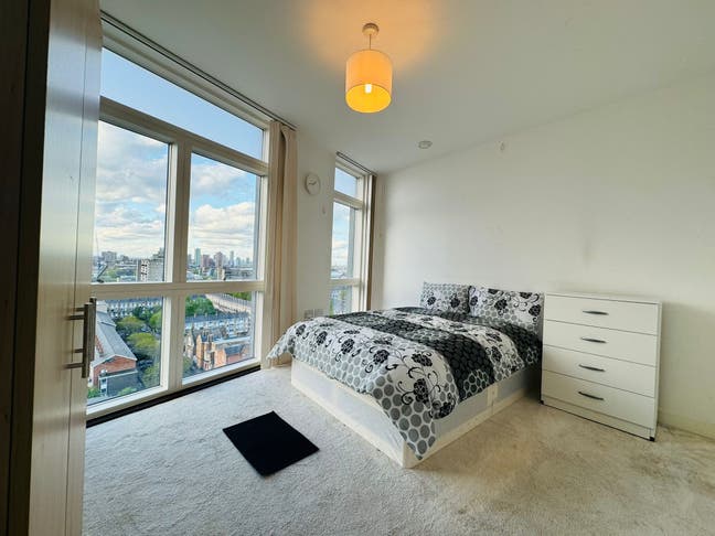 🔥Elegant Spacious RM 🔥Spectacular London Views🔥 Main Photo