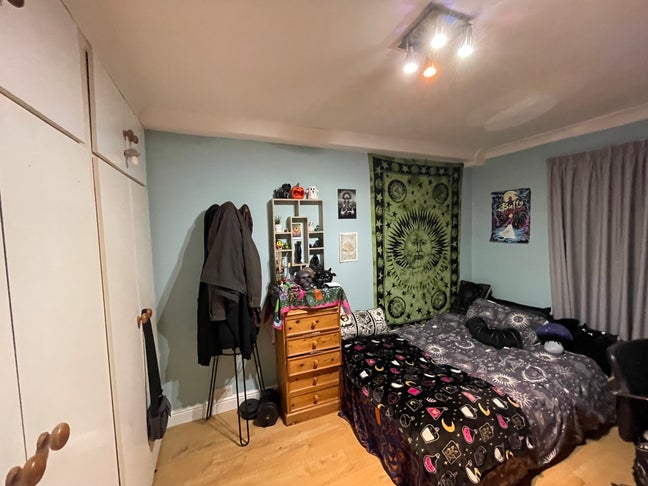 Cozy Flat — Great Location  Main Photo
