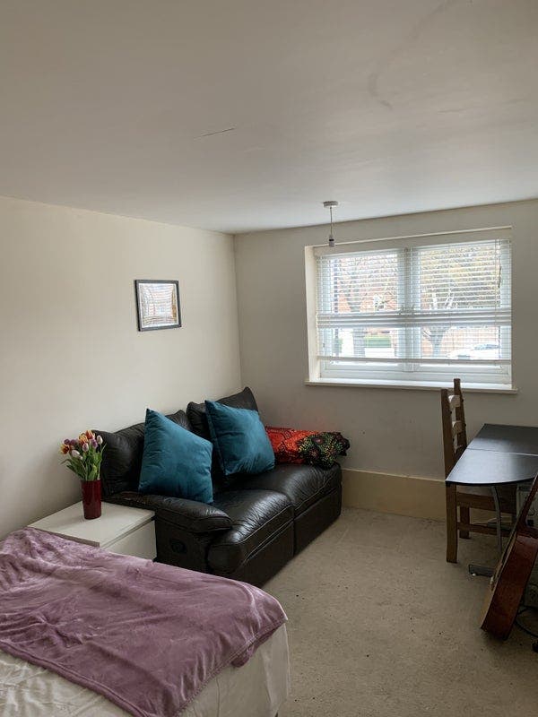 Double room to rent out at Canning Town Main Photo