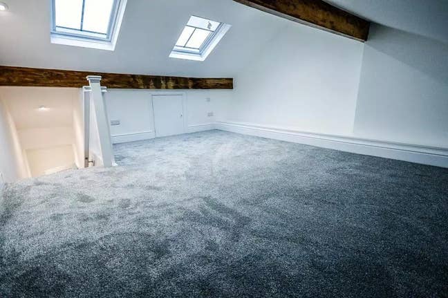 Furnished attic room with own bathroom  Main Photo
