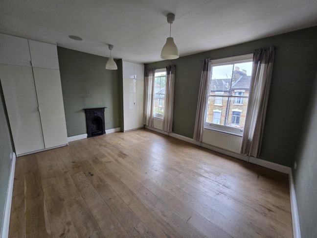 Large Top Floor Room, Dalston Main Photo